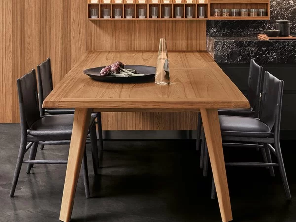 Details of the Arclinea peninsula table