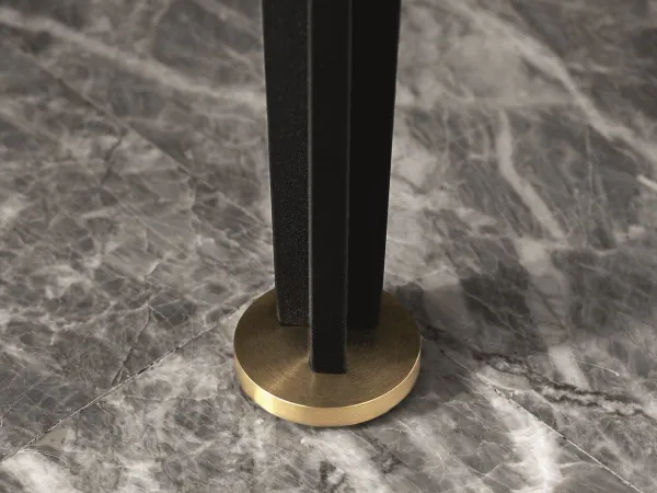 Details of the feet of the Floyd-Hi bed