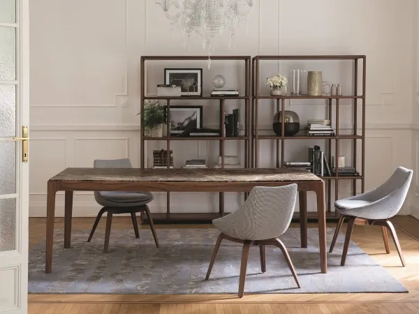 La chaise Penelope de Porada dans une salle à manger