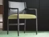 La sedia Sveva di Porada - versione con braccioli