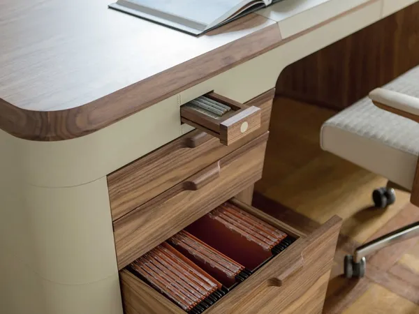 Dettagli dei vani portaoggetti e dei cassetti