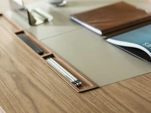 Details of the Flavio desk top with visible stitching
