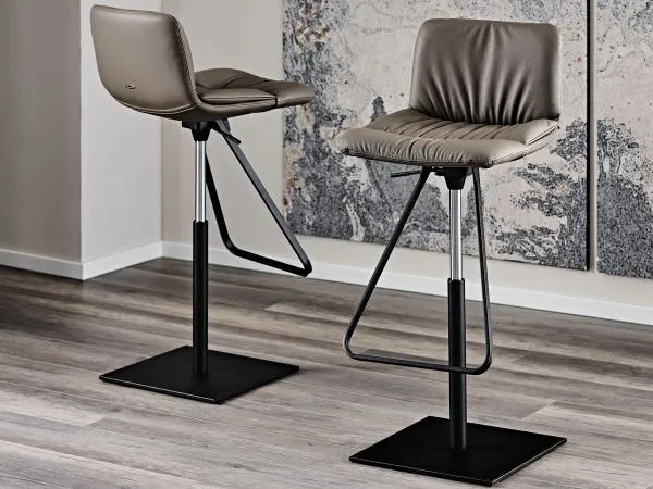 Le tabouret Axel dans une salle de séjour