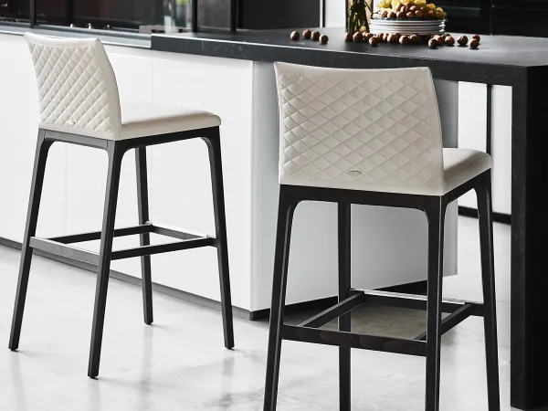 Lo sgabello Arcadia nella versione Couture
