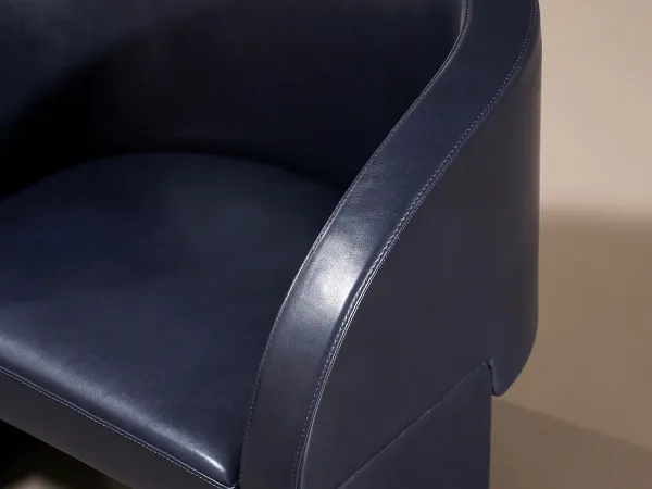 Detalles del sillón de piel Lazybones de Baxter