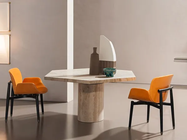 La silla Jorgen en una sala de estar