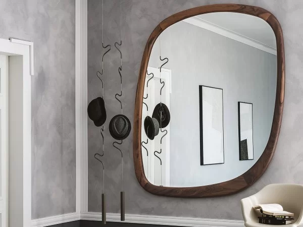 Janeiro Magnum Spiegel in einem Wohnzimmer