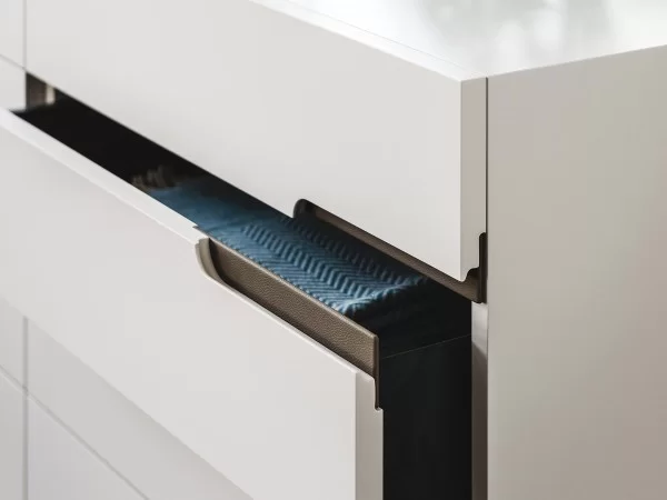 Details of the Ciro bedside table grooves