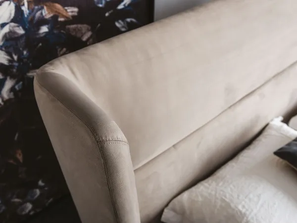 Ludovic bed headboard details