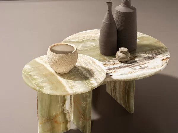 La mesa de centro Tebe en acabado brillante Onyx Lichen