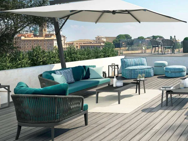 Le canapé Dream 2.0 de Atmosphera dans un espace extérieur