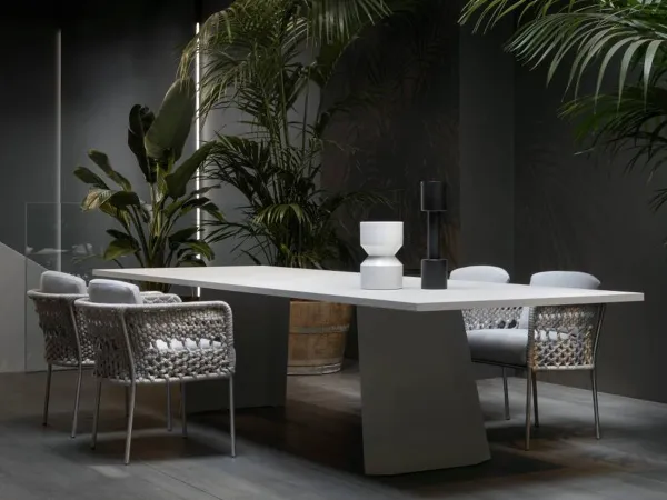 La table Wedge en finition effet béton