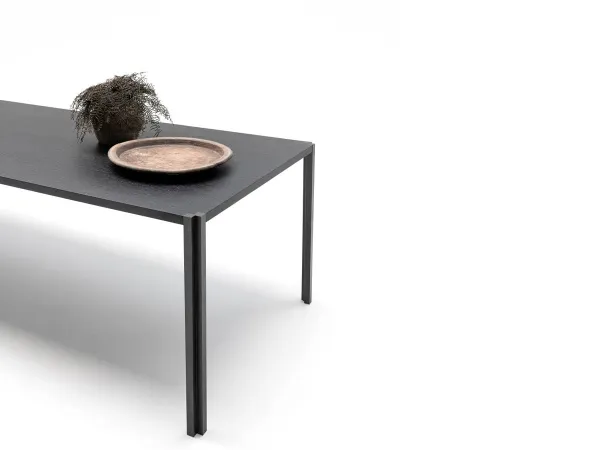 Mesa Graft de Living Divani: novedad en el Salone del Mobile 2022