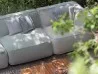 Detalles de las costuras visibles del sofá Soft de Atmosphera
