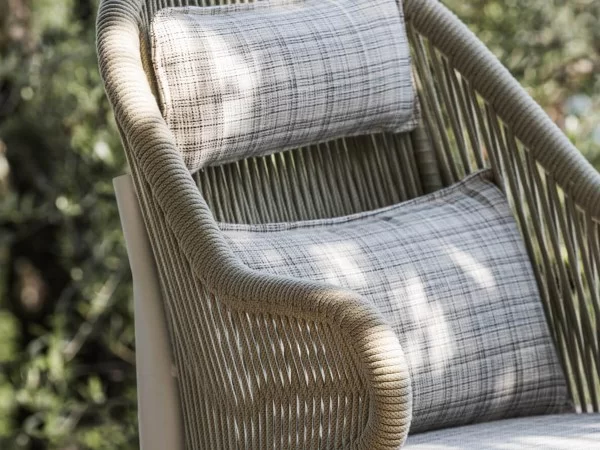 Details of the weave that characterizes the Agave armchair