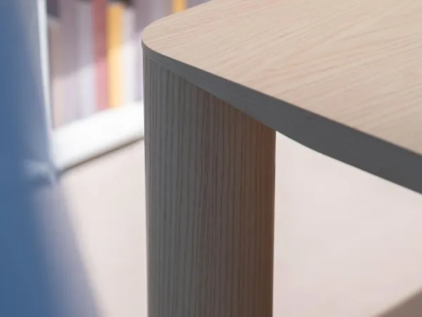 Détails des pieds de la table Eggen