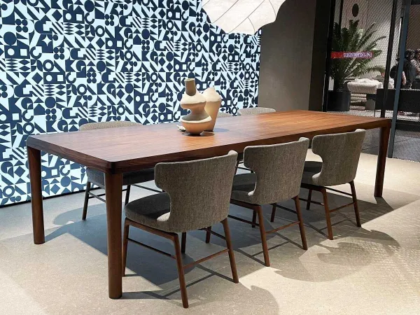 Il tavolo Kobo di Flexform al Salone del Mobile 2023