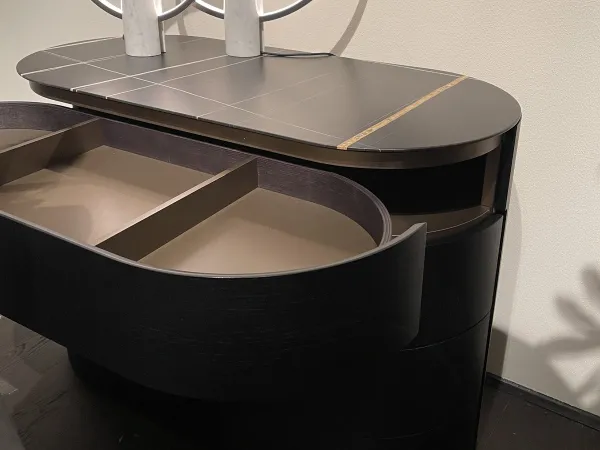 Détails du compartiment intérieur de la commode Tylsa de Porada