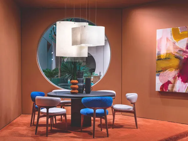 Clotilde dans un salon