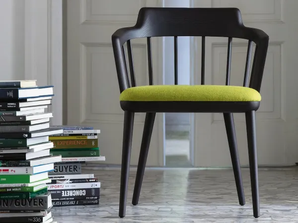 Tiara by Porada in a living area