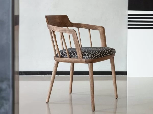 Porada 设计的 Tiara 椅子