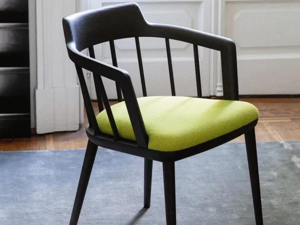 Porada 设计的 Tiara 椅子的结构细节