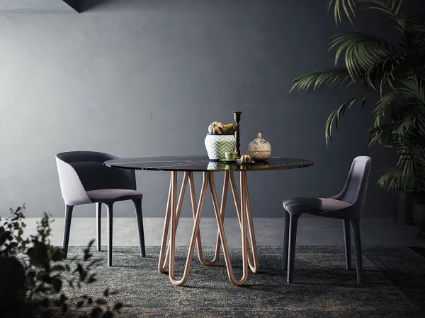 La silla Lepel de Casamania en un comedor