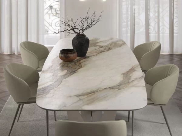 La table Skorpio Keramik de Cattelan Italia dans un salon