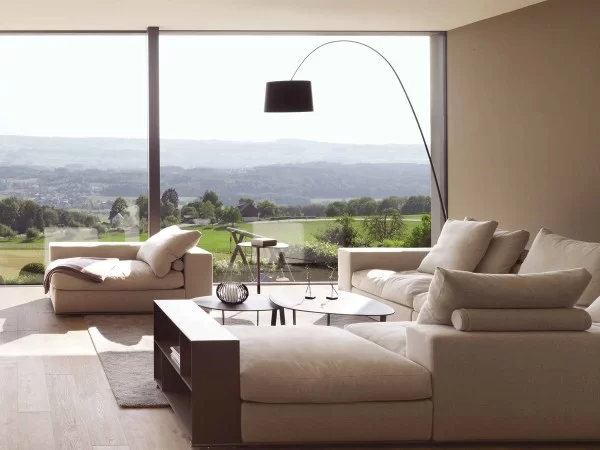 Das Groundpiece Sofa von Flexform in einem Wohnbereich
