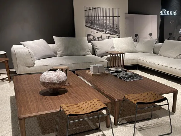 Una composizione angolare del divano Perry Up di Flexform