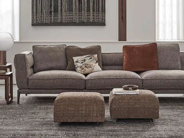 Un par de pufs Bangkok en un salón