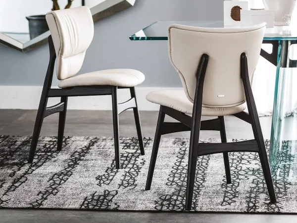 El respaldo y el asiento de cuero de la silla Dumbo de Cattelan Italia