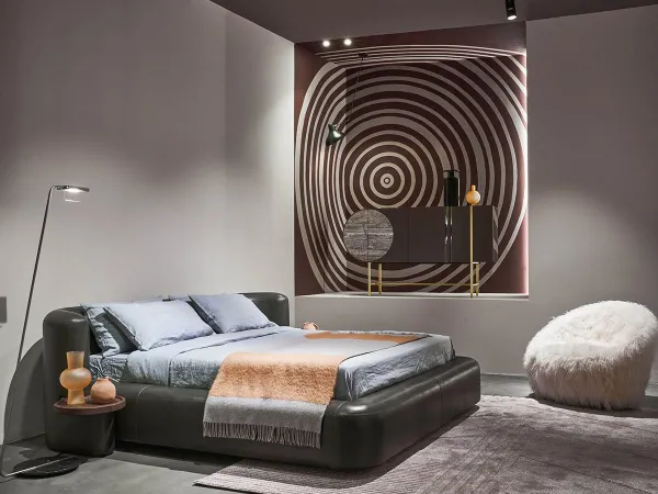 Das Bett Clara von Baxter auf dem Salone del Mobile 2023