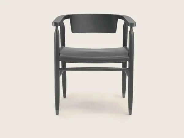 La poltroncina Doris S.H. nella variante con seduta in cuoio