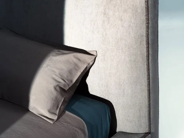 Details of the Lullaby bed by Lema