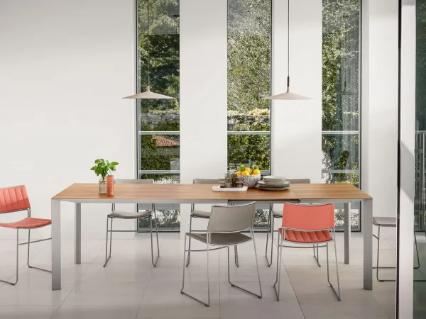 Il tavolo Akashi di Midj - versione allungabile