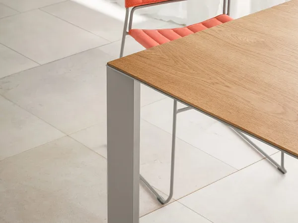 Détails de la table Akashi de Midj