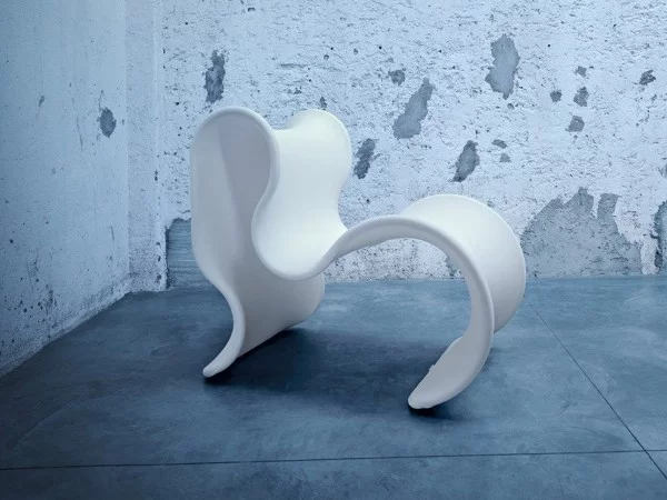 The Fiocco armchair by Busnelli in the white colour variant