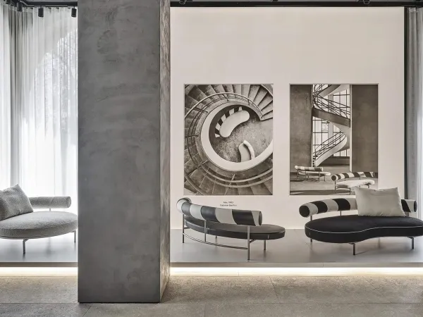 起居室中的 Flexform Supermax 沙发