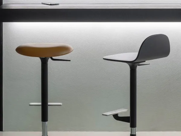 Pilat stool by Kristalia in two versions