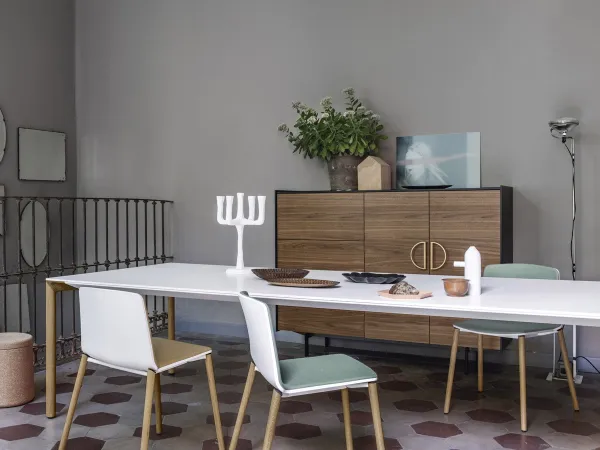 Mesa Boiacca de Kristalia con tablero laminado blanco