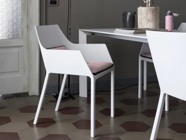 Mem von Kristalia in einem Wohnbereich