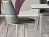 La versione della sedia Belinda ML con gambe in acciaio