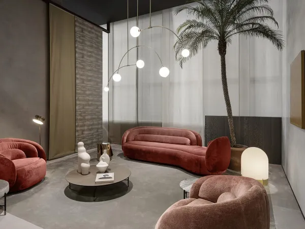 Canapé Peonia de Pianca avec les fauteuils éponymes