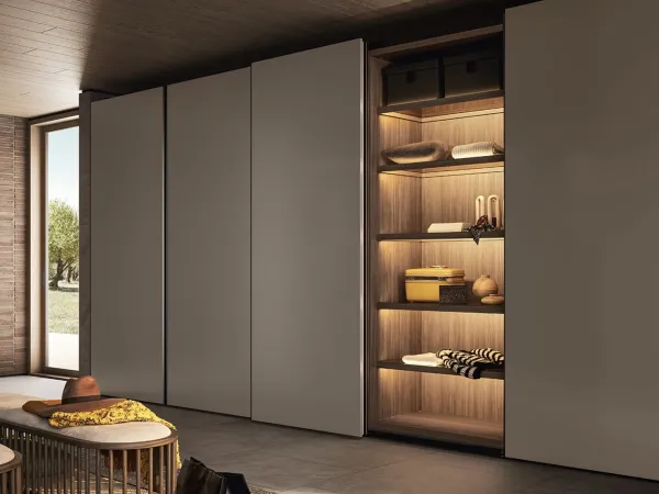 L'armoire Nastro de Pianca dans une chambre à coucher