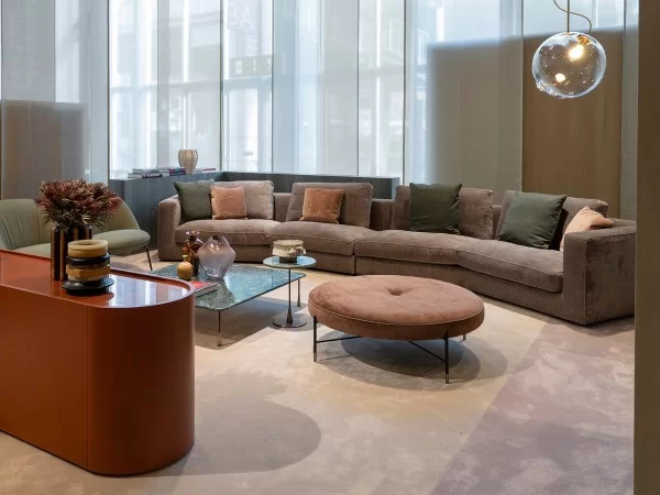 Il divano Nice di Pianca in un soggiorno