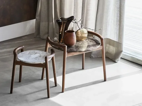 Due varianti del tavolino Ascanio di Flexform