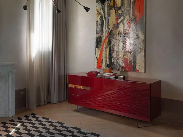 The ComRì sideboard in the glossy lacquer finish