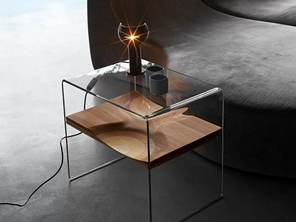 The Bifronte coffee table by Horm Casamania next to a sofa