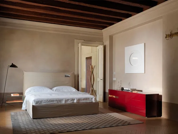 Horm Casamania ComRì Kommode in einem Schlafzimmer